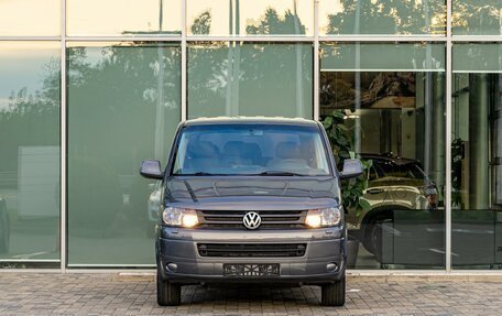 Volkswagen Caravelle T5, 2013 год, 1 955 000 рублей, 2 фотография
