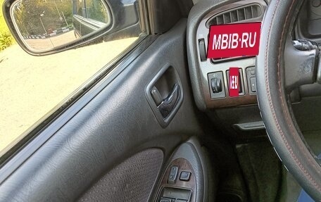 Toyota Avensis III рестайлинг, 2001 год, 425 000 рублей, 13 фотография