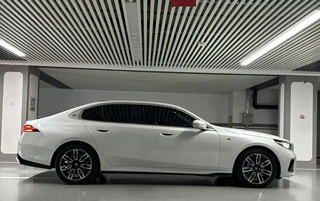 BMW 5 серия, 2025 год, 7 300 000 рублей, 8 фотография