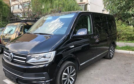 Volkswagen Multivan T6 рестайлинг, 2018 год, 4 500 000 рублей, 3 фотография