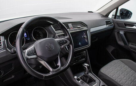 Volkswagen Tiguan II, 2021 год, 3 095 000 рублей, 10 фотография