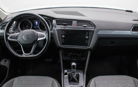 Volkswagen Tiguan II, 2021 год, 3 095 000 рублей, 14 фотография