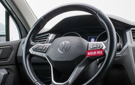 Volkswagen Tiguan II, 2021 год, 3 095 000 рублей, 16 фотография