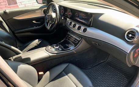 Mercedes-Benz E-Класс, 2019 год, 1 750 000 рублей, 10 фотография