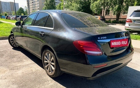 Mercedes-Benz E-Класс, 2019 год, 1 750 000 рублей, 6 фотография