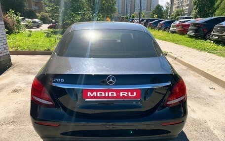 Mercedes-Benz E-Класс, 2019 год, 1 750 000 рублей, 5 фотография