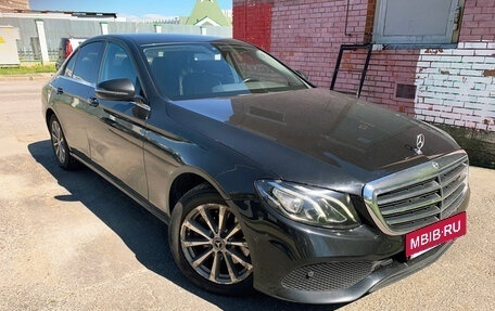 Mercedes-Benz E-Класс, 2019 год, 1 750 000 рублей, 3 фотография