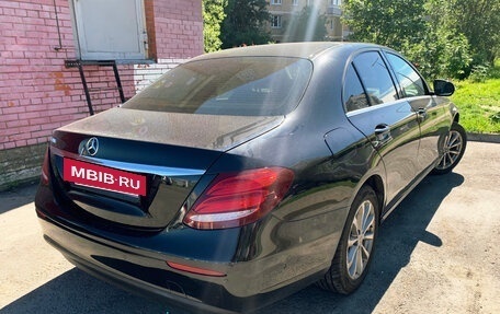 Mercedes-Benz E-Класс, 2019 год, 1 750 000 рублей, 4 фотография