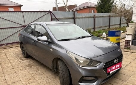 Hyundai Solaris II рестайлинг, 2018 год, 800 000 рублей, 2 фотография