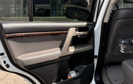Toyota Land Cruiser 200, 2010 год, 3 100 000 рублей, 12 фотография