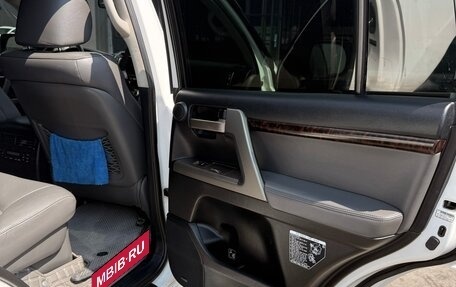 Toyota Land Cruiser 200, 2010 год, 3 100 000 рублей, 9 фотография