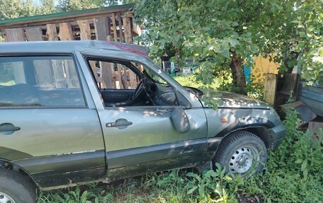 Chevrolet Niva I рестайлинг, 2004 год, 190 000 рублей, 2 фотография