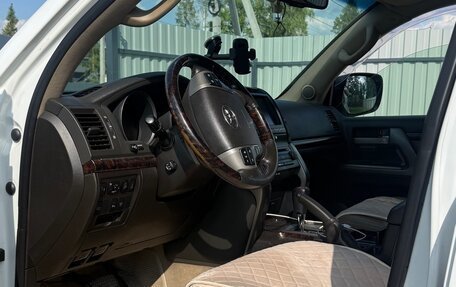 Toyota Land Cruiser 200, 2010 год, 3 400 000 рублей, 10 фотография