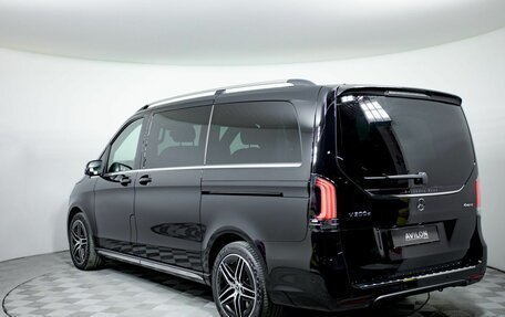 Mercedes-Benz V-Класс, 2026 год, 32 000 000 рублей, 15 фотография