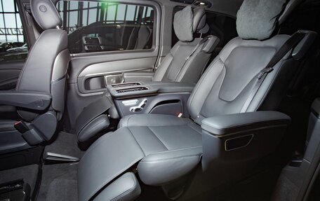 Mercedes-Benz V-Класс, 2026 год, 32 000 000 рублей, 18 фотография