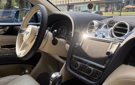 Bentley Bentayga I, 2016 год, 12 000 000 рублей, 11 фотография