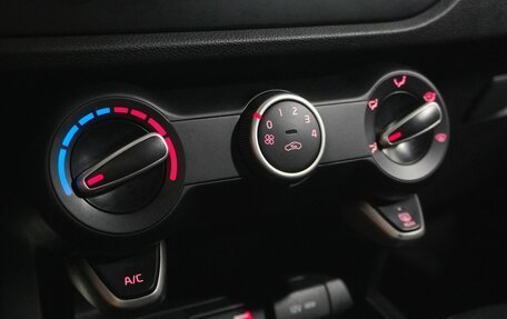 KIA Rio IV, 2019 год, 1 570 000 рублей, 13 фотография