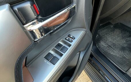 Toyota Land Cruiser 200, 2015 год, 7 795 000 рублей, 23 фотография