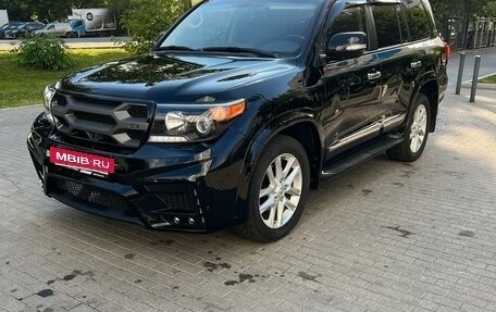 Toyota Land Cruiser 200, 2015 год, 7 795 000 рублей, 2 фотография