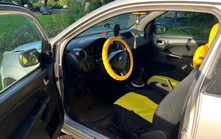 Ford Fiesta, 2004 год, 215 000 рублей, 2 фотография