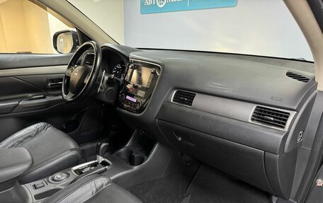 Mitsubishi Outlander III рестайлинг 3, 2013 год, 1 499 000 рублей, 14 фотография