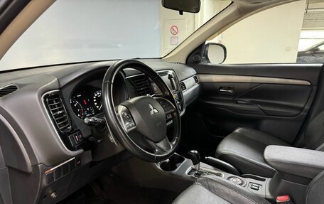 Mitsubishi Outlander III рестайлинг 3, 2013 год, 1 499 000 рублей, 10 фотография