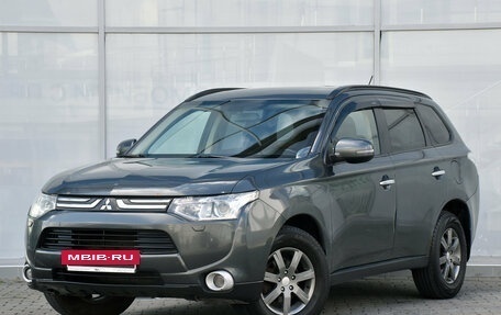 Mitsubishi Outlander III рестайлинг 3, 2013 год, 1 085 000 рублей, 2 фотография