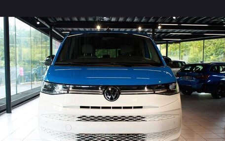 Volkswagen Multivan, 2023 год, 4 850 000 рублей, 3 фотография