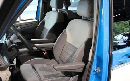 Volkswagen Multivan, 2023 год, 4 850 000 рублей, 6 фотография