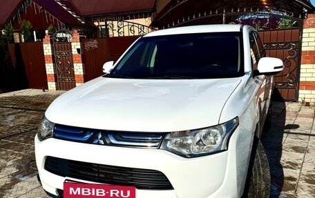 Mitsubishi Outlander III рестайлинг 3, 2012 год, 1 400 000 рублей, 4 фотография