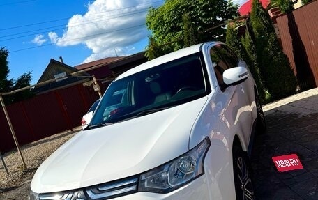 Mitsubishi Outlander III рестайлинг 3, 2012 год, 1 400 000 рублей, 2 фотография