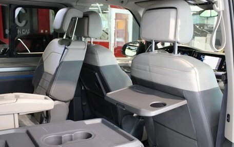 Volkswagen Multivan, 2023 год, 4 850 000 рублей, 8 фотография