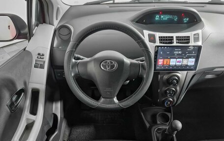 Toyota Yaris III рестайлинг, 2010 год, 400 000 рублей, 15 фотография