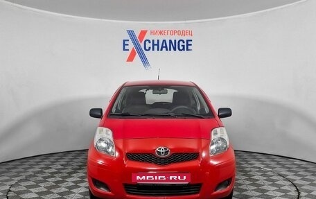 Toyota Yaris III рестайлинг, 2010 год, 400 000 рублей, 2 фотография
