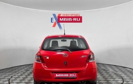 Toyota Yaris III рестайлинг, 2010 год, 400 000 рублей, 6 фотография