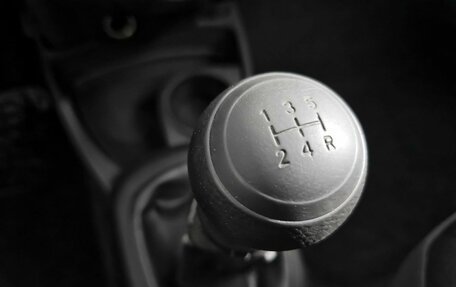Toyota Yaris III рестайлинг, 2010 год, 400 000 рублей, 16 фотография