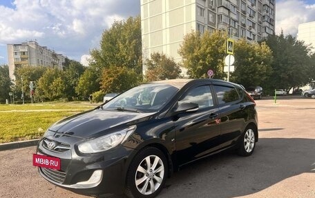 Hyundai Solaris II рестайлинг, 2012 год, 870 000 рублей, 2 фотография