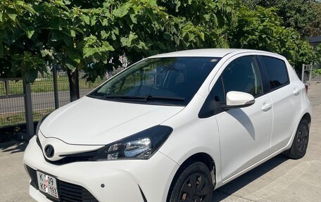 Toyota Vitz, 2015 год, 860 000 рублей, 2 фотография
