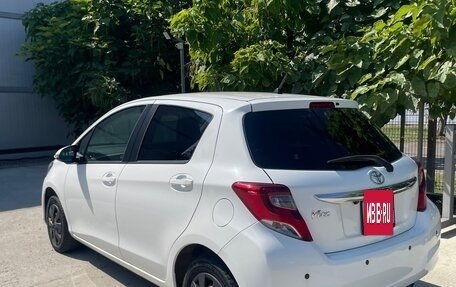 Toyota Vitz, 2015 год, 860 000 рублей, 3 фотография
