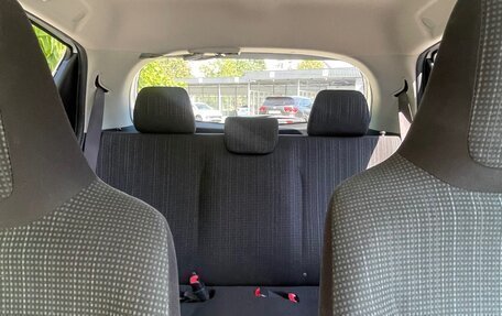 Toyota Vitz, 2015 год, 860 000 рублей, 6 фотография