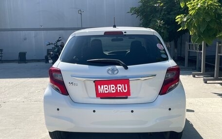 Toyota Vitz, 2015 год, 860 000 рублей, 5 фотография