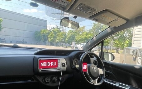 Toyota Vitz, 2015 год, 860 000 рублей, 9 фотография