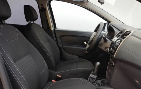 Renault Logan II, 2017 год, 850 000 рублей, 10 фотография