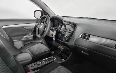 Mitsubishi Outlander III рестайлинг 3, 2013 год, 1 245 000 рублей, 10 фотография