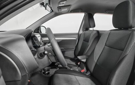 Mitsubishi Outlander III рестайлинг 3, 2013 год, 1 245 000 рублей, 13 фотография