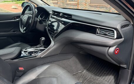 Toyota Camry, 2018 год, 2 770 000 рублей, 10 фотография