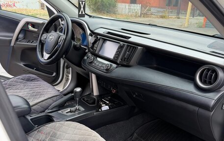 Toyota RAV4, 2018 год, 2 700 000 рублей, 2 фотография