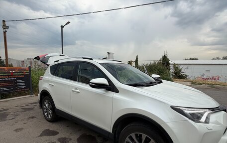 Toyota RAV4, 2018 год, 2 700 000 рублей, 10 фотография