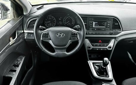 Hyundai Elantra VI рестайлинг, 2018 год, 940 000 рублей, 11 фотография