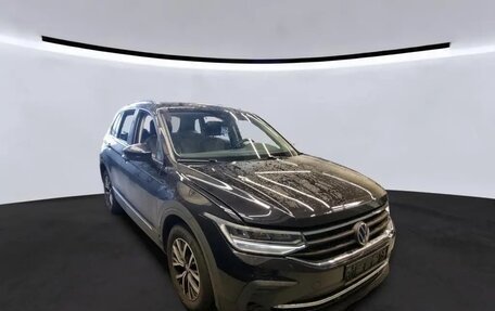 Volkswagen Tiguan II, 2022 год, 2 092 000 рублей, 3 фотография
